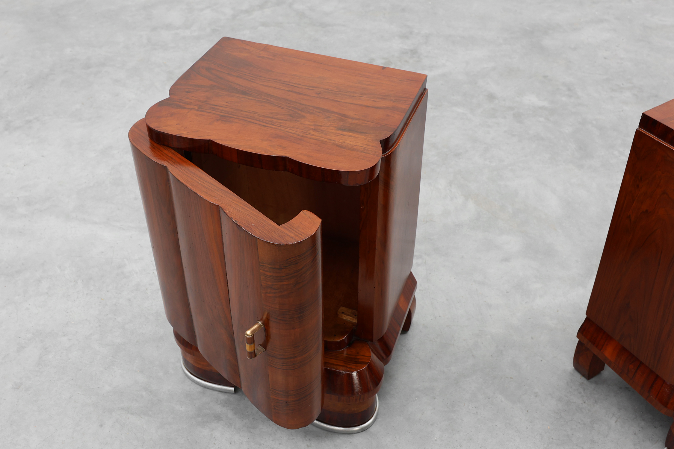 Pair of Art Deco Nightstands in Walnut, Italy 1920sthumbnail